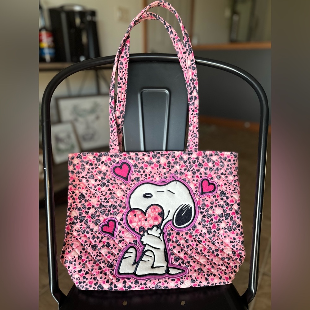 Vera Bradley Peanuts NWT Limited Edition Small Vera Tote Love You Snoopy